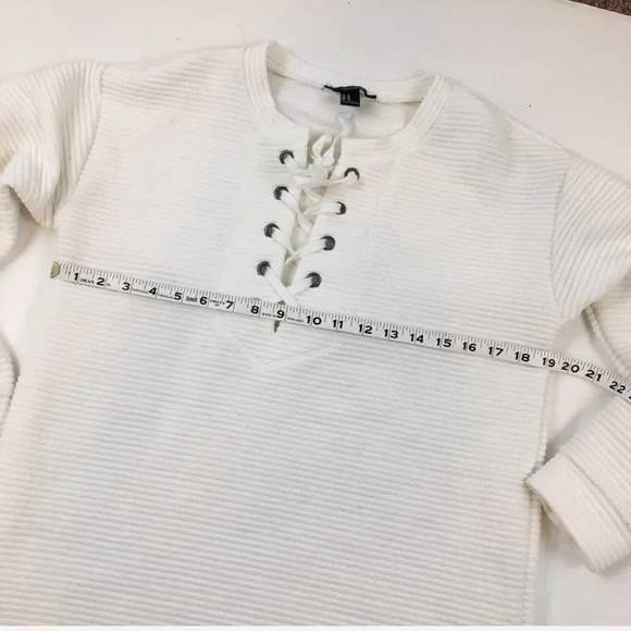 ✨5 FOR $25✨ Forever 21 White Lace Up Sweatshirt - Picture 6 of 7
